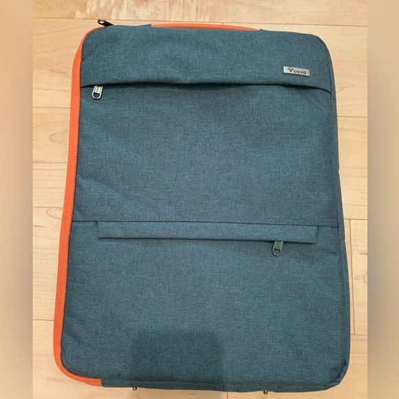 2 in 1 Waterproof Laptop Case with detachable pouch - Picture 2 of 7